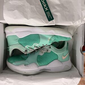 PG 5 “play for the future” basketball shoes